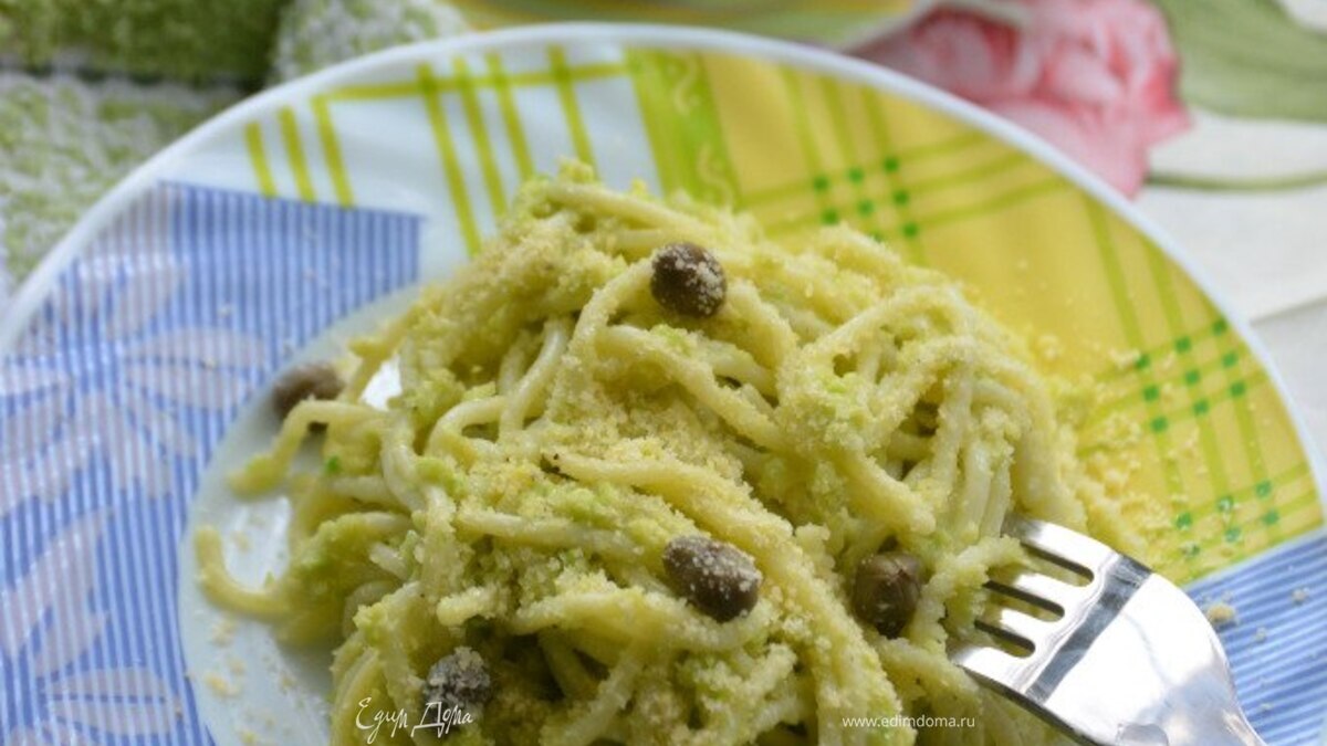 Спагетти с соусом из авокадо