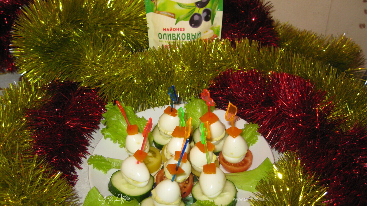 Перепелиные яйца, фаршированные овощами