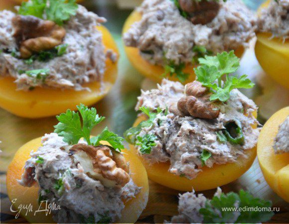 Мусс из тунца на абрикосах Мусс из тунца на абрикосах