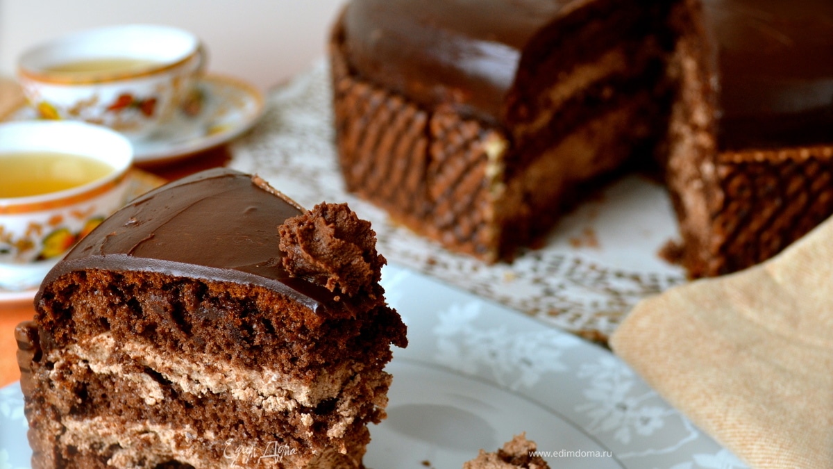 Шоколадный торт с вафельным кремом