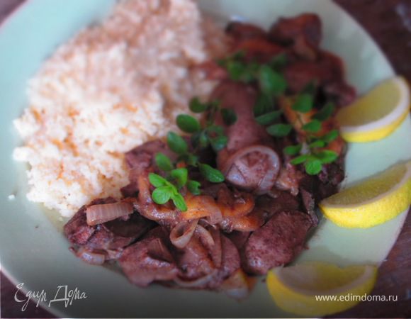 Куриная печень с яблоками и майораном