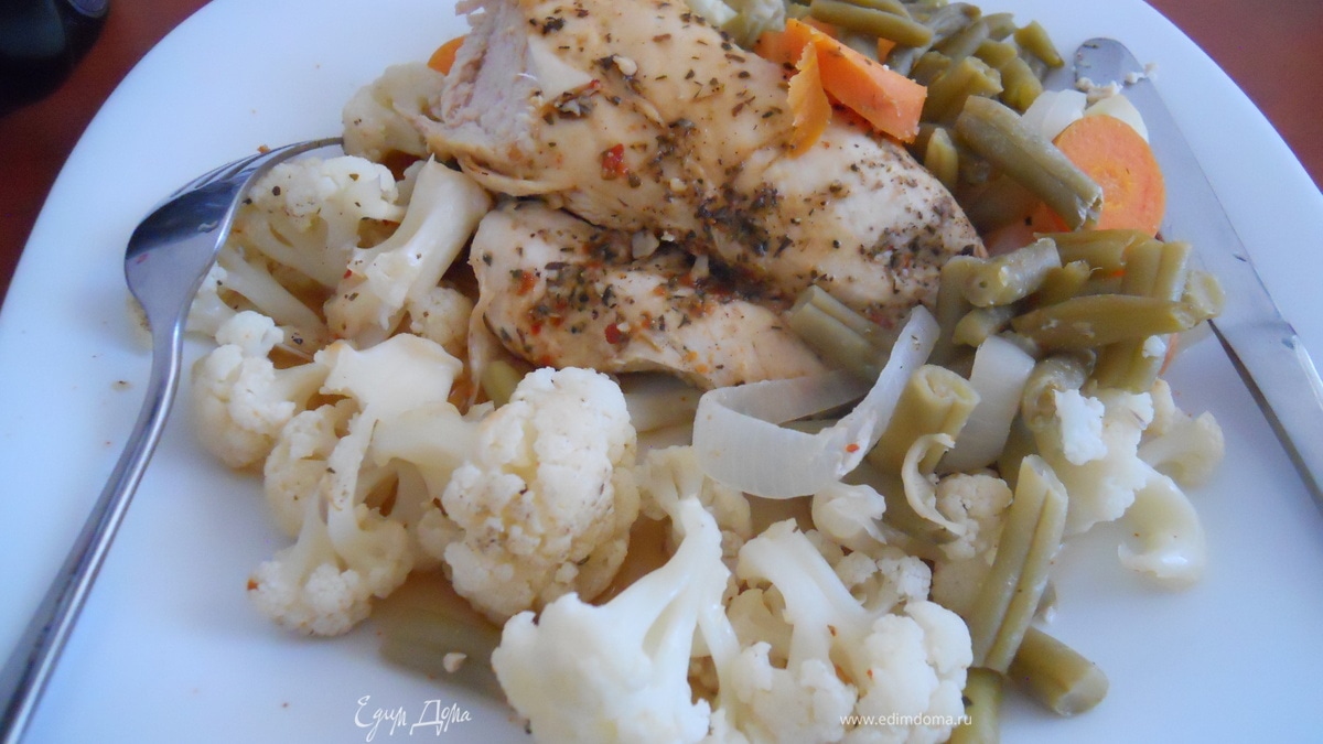 Куриное филе, запеченное с овощами в фольге