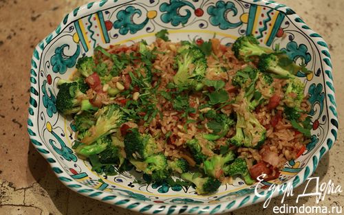 Рецепт Теплый салат из бурого риса с брокколи и беконом