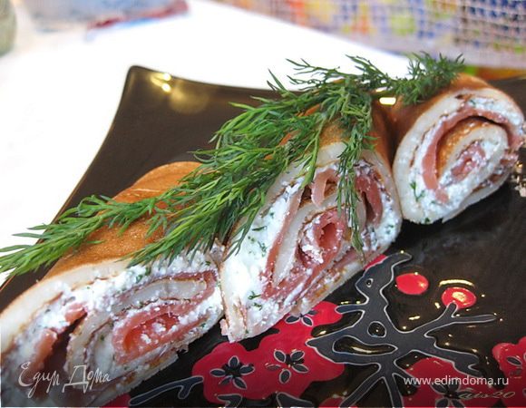 Рулеты с соленой семгой