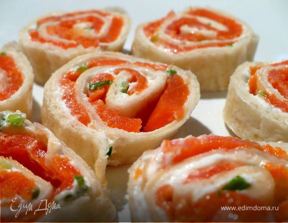 Закусочные рулеты с копченым лососем Закусочные рулеты с копченым лососем