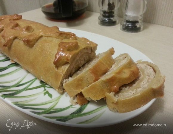 Мясо-капустный штрудель из кабачкового теста