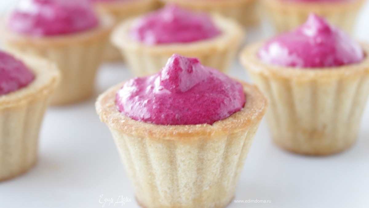 Тарталетки со свекольным муссом и сельдью