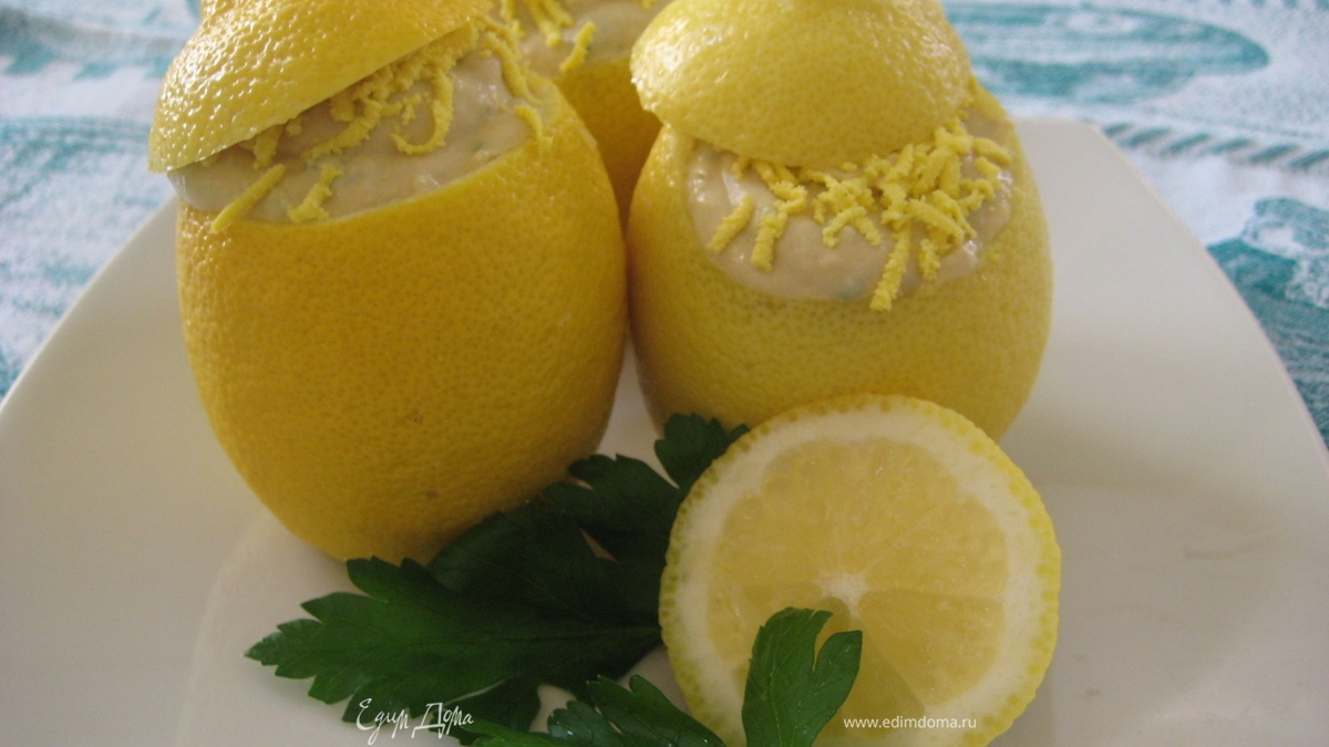 Лимоны, фаршированные кремом из тунца