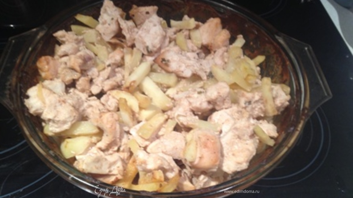 Куриные грудки в сметане с картофелем