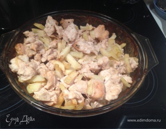 Куриные грудки в сметане с картофелем