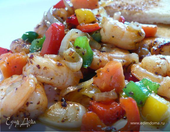 Чесночные креветки с карамелизированными овощами и папайей