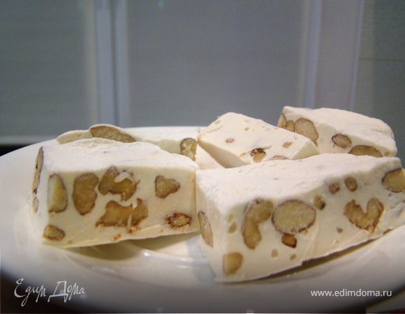 Нуга с миндалем и грецкими орехами Нуга с миндалем и грецкими орехами