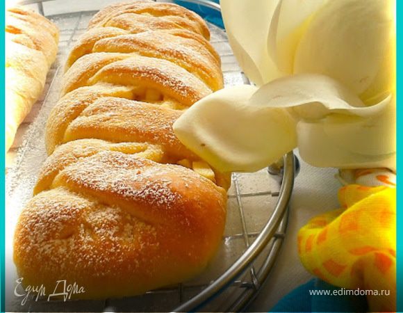 Косички с яблочной начинкой