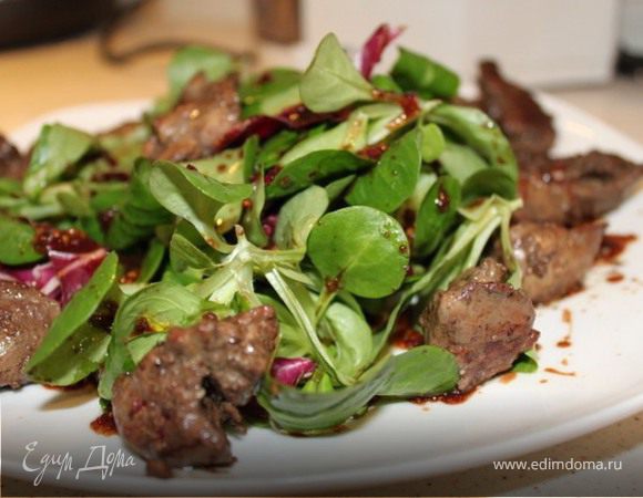 Салат из куриной печени с инжиром