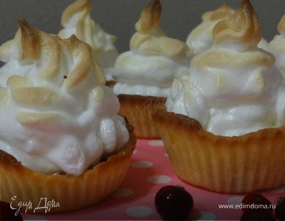 Клюквенные пирожные с меренгой Клюквенные пирожные с меренгой