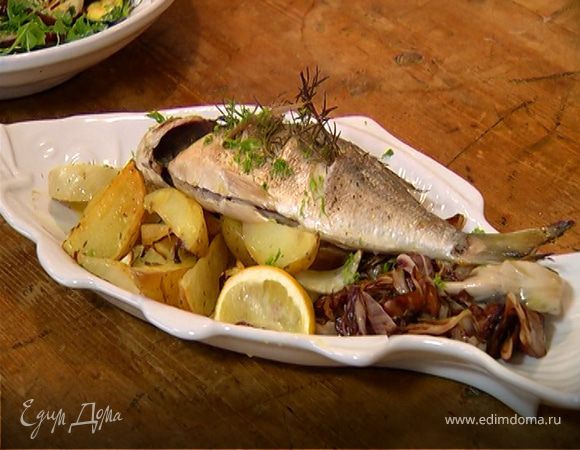 Дорада, запеченная с овощами и розмарином 