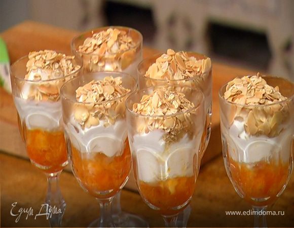 Десерт из хурмы со взбитыми сливками