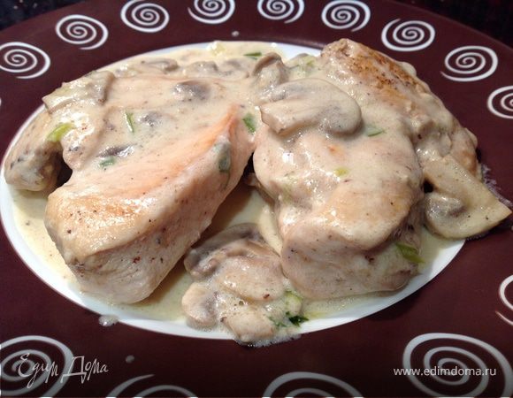 Курица под грибным соусом