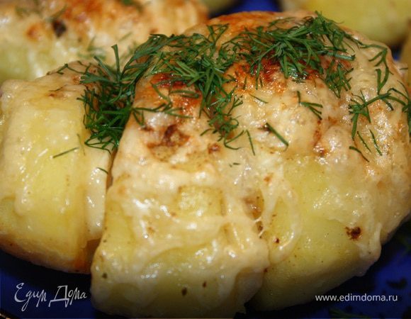 Запеченный картофель с чесноком