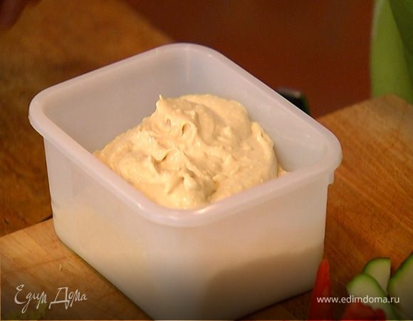 Овощи с лимонным хумусом 