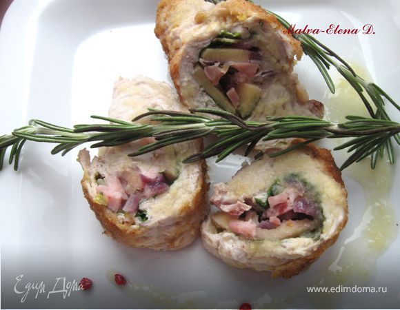 Свинина с розмарином, шпинатом и айвовым соусом Свинина с розмарином, шпинатом и айвовым соусом