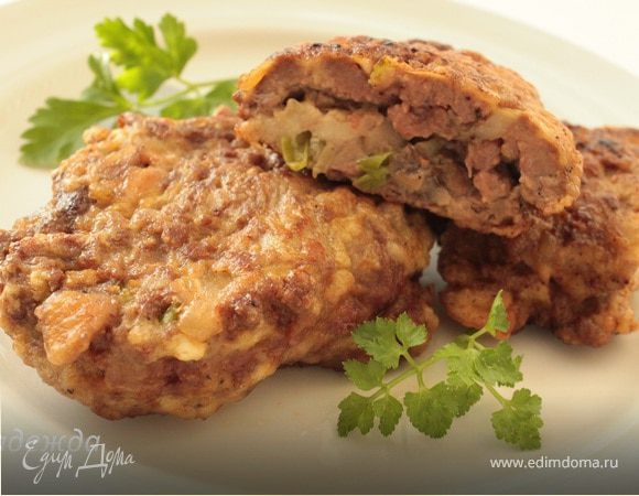 Печеночная отбивная с грибами и моцареллой