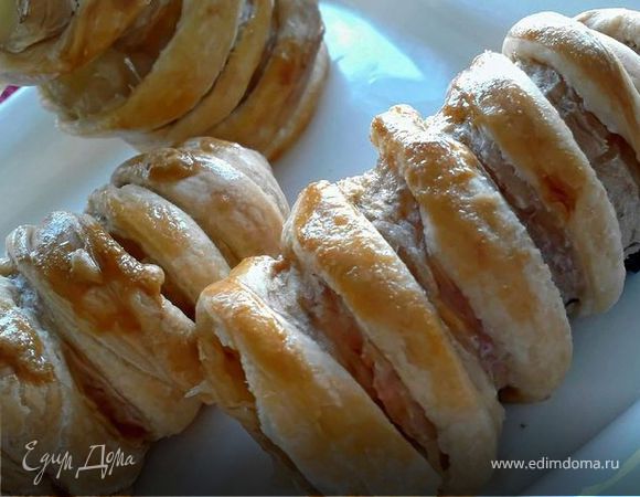 Бананы в слоеном тесте