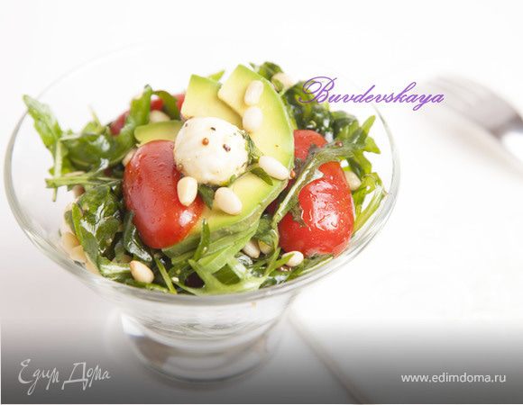 Салат с авокадо и моцареллой Салат с авокадо и моцареллой