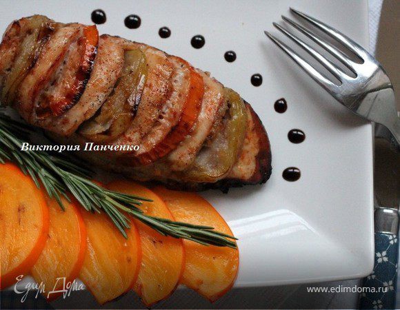 Куриное филе с хурмой и яблоками