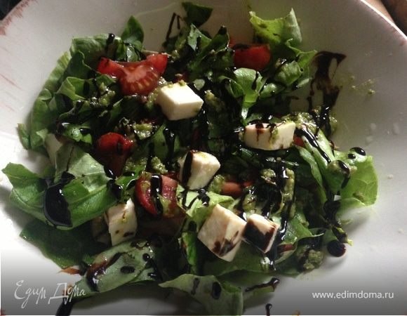 Салат с авокадо и моцареллой