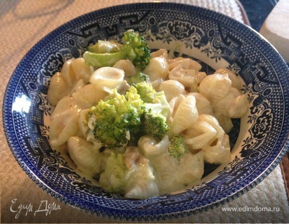 Макароны с лососем и брокколи