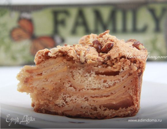 Шарлотка с айвой и орехами Шарлотка с айвой и орехами