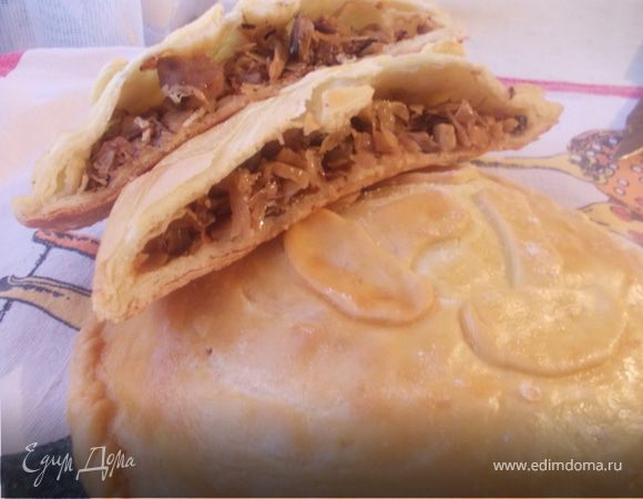 Мини-пироги с квашеной капустой и грибами Мини-пироги с квашеной капустой и грибами