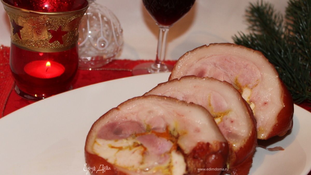 Рулет из рульки с куриной начинкой