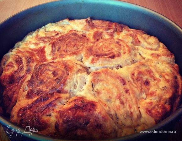 Рулетики из слоеного теста с брынзой и травами