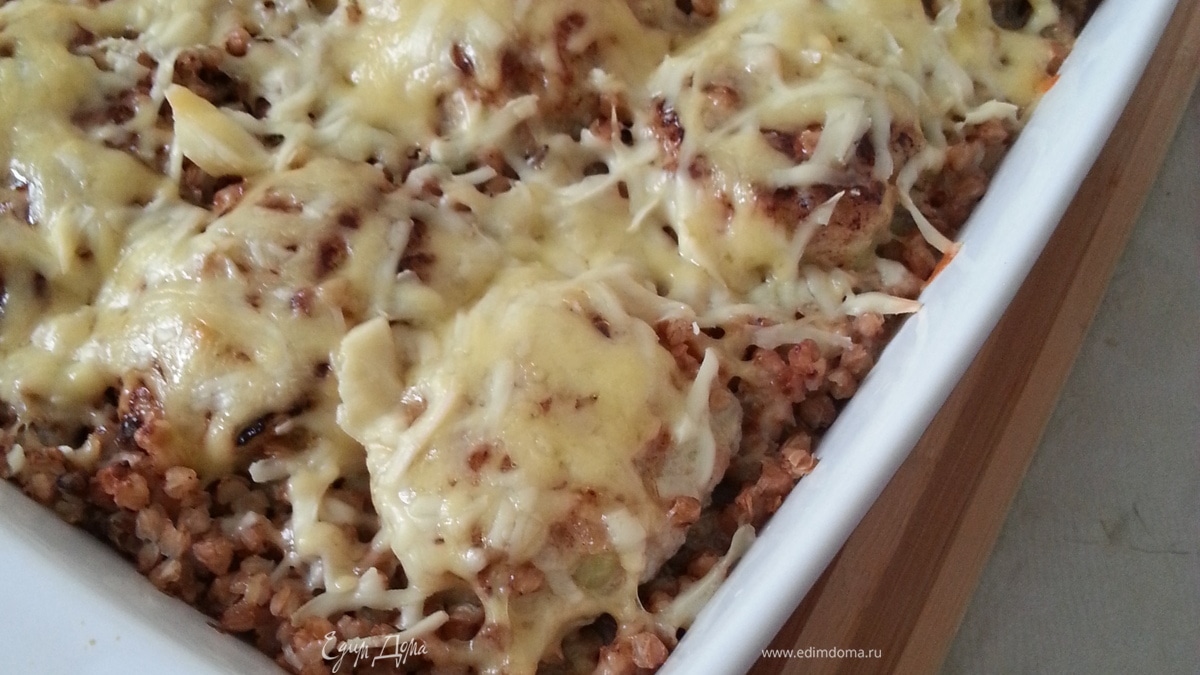 Гречневая запеканка с куриными шариками