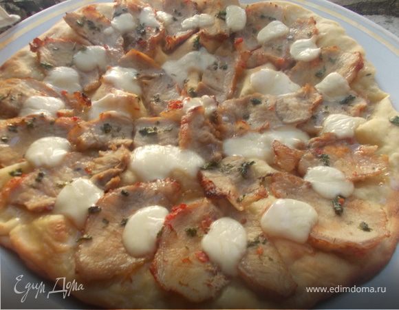 Пицца "Дружба народов" с печеным карбонадом и моцареллой