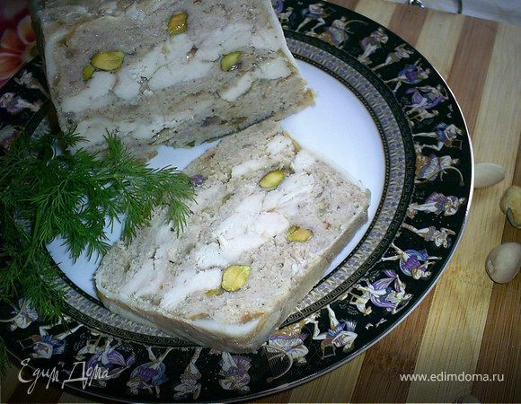 Комбинированный террин с маринованной курочкой и фисташками