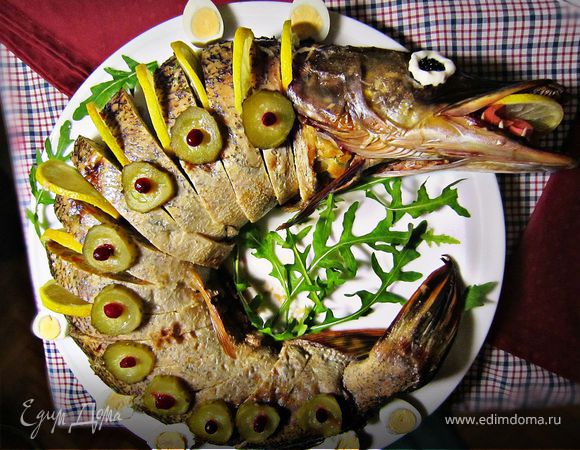 Рыба, фаршированная овощами, с картофелем, запеченная в духовке 🐟 (рецепт рыбы в пост)