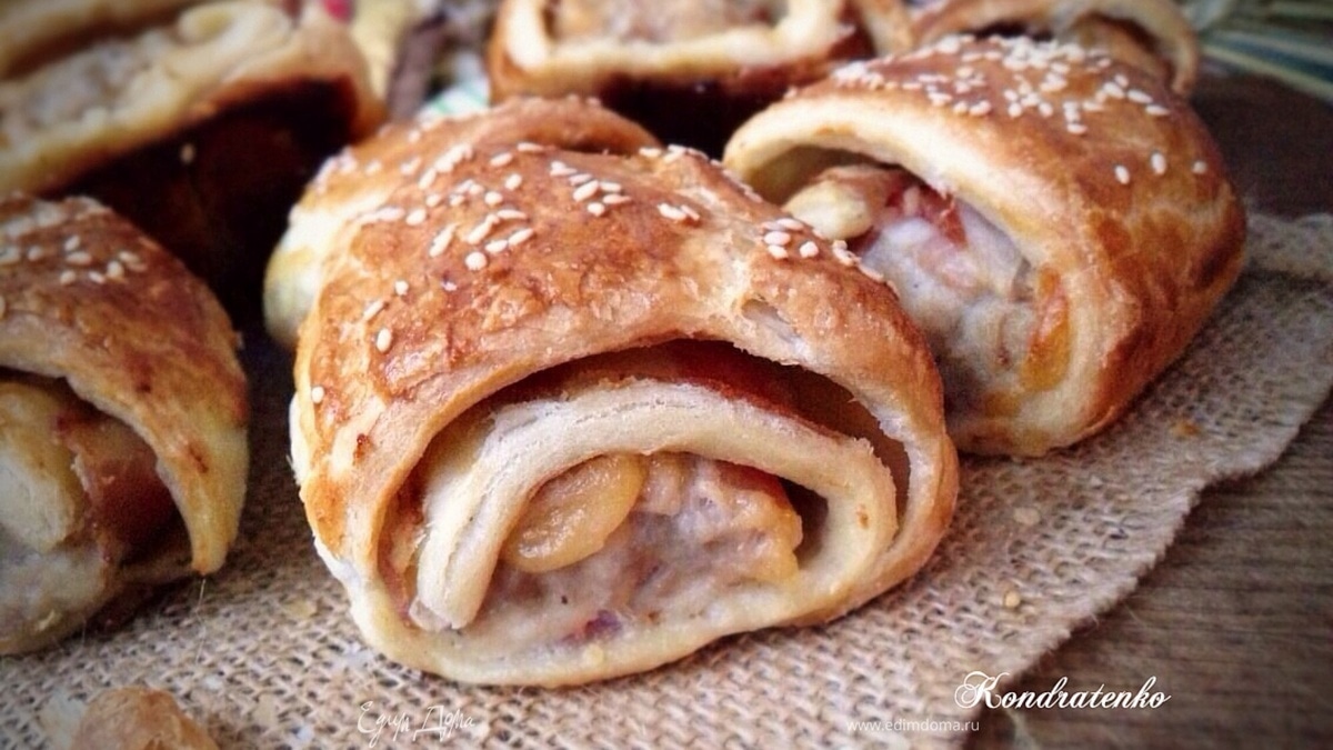 Слойка с мясом беконом и сыром