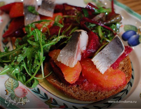 Салат из сельди и свеклы с апельсиновой заправкой 
