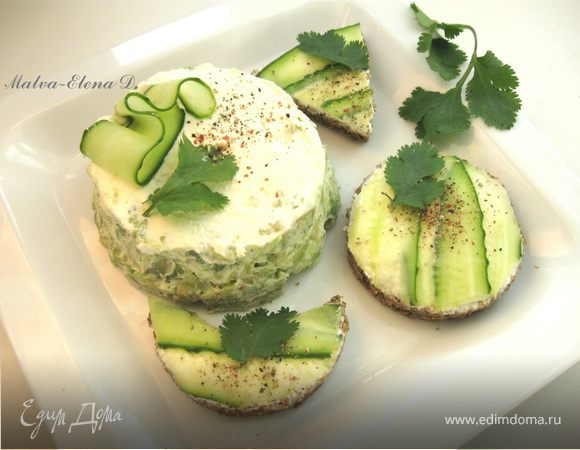 Канапе и башенка из авокадо со сливочным сыром