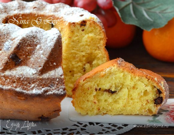 Пушистый ванильный кекс с миндалем и кусочками шоколада