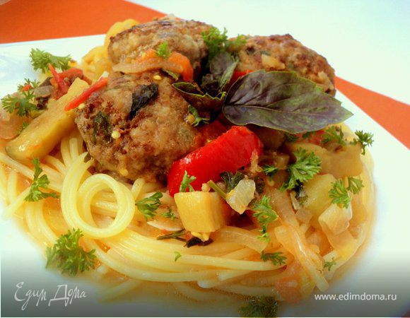 Фрикадельки с базиликом и овощами