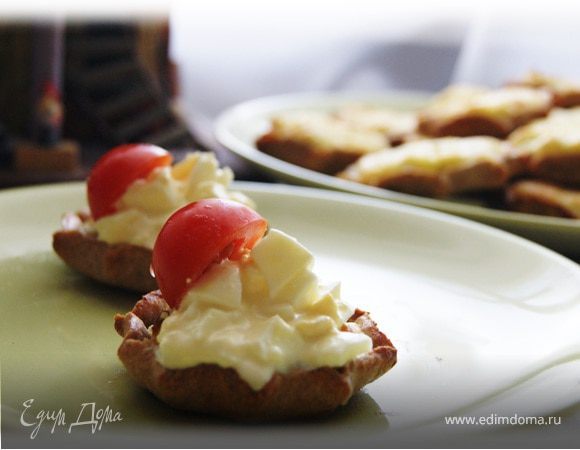 Карельские пирожки с картошкой и яичным соусом Карельские пирожки с картошкой и яичным соусом