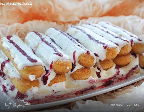 Сливочное тирамису с брусничным соусом