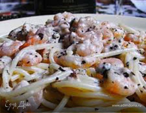 Паста с морепродуктами и водорослями в сливочном соусе 