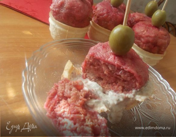 Розовые котлетки под сливочно-грибным соусом Розовые котлетки под сливочно-грибным соусом