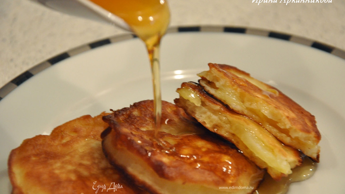 Яблоки в кефирном тесте