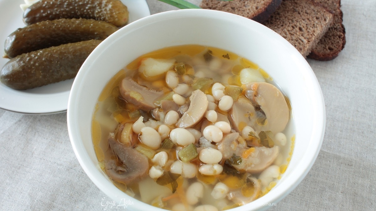 Рассольник с фасолью и грибами